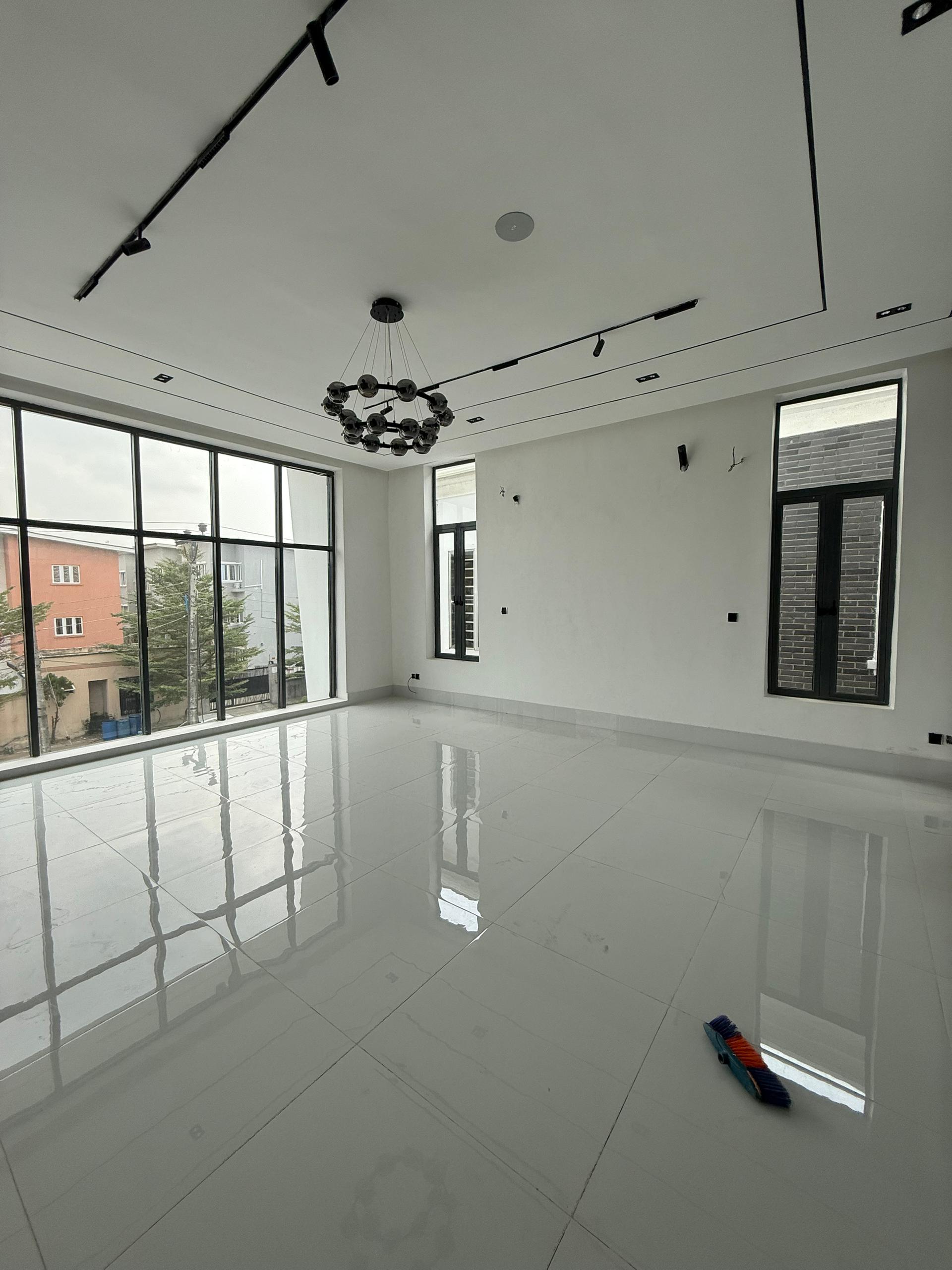 Spacious 5-Bedroom Detached Residence | Chevron, Lekki — photo 2