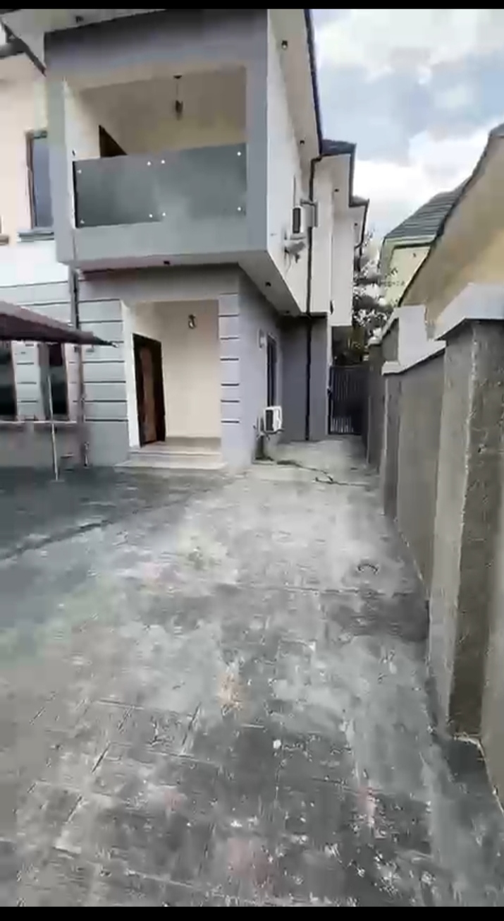 Well Finished 4Bedroom Semi Detached Duplex For Sale. — photo 2