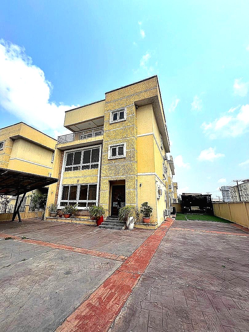 6 bedroom fully detached house with bq — photo 1