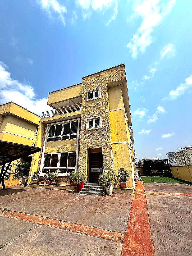 6 bedroom fully detached house with bq — photo 2