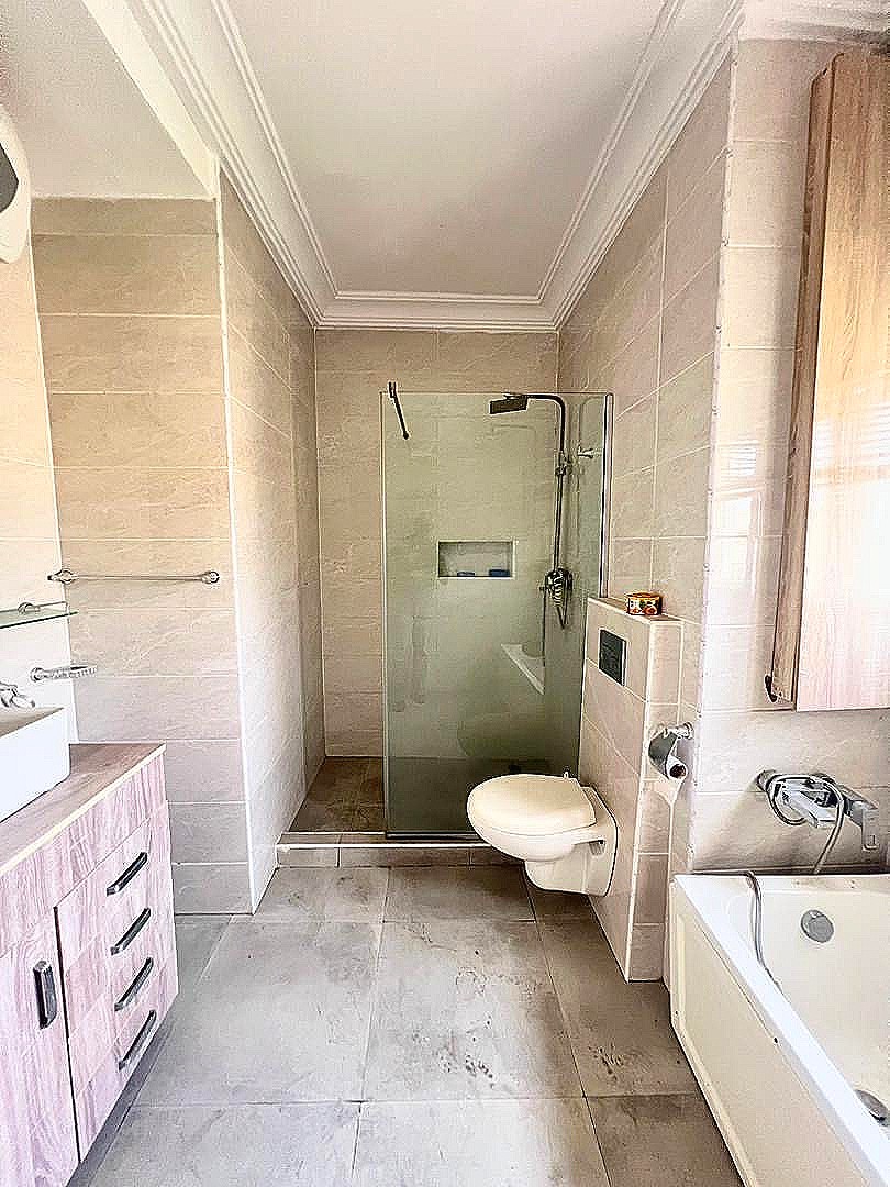 6 bedroom fully detached house with bq — photo 8
