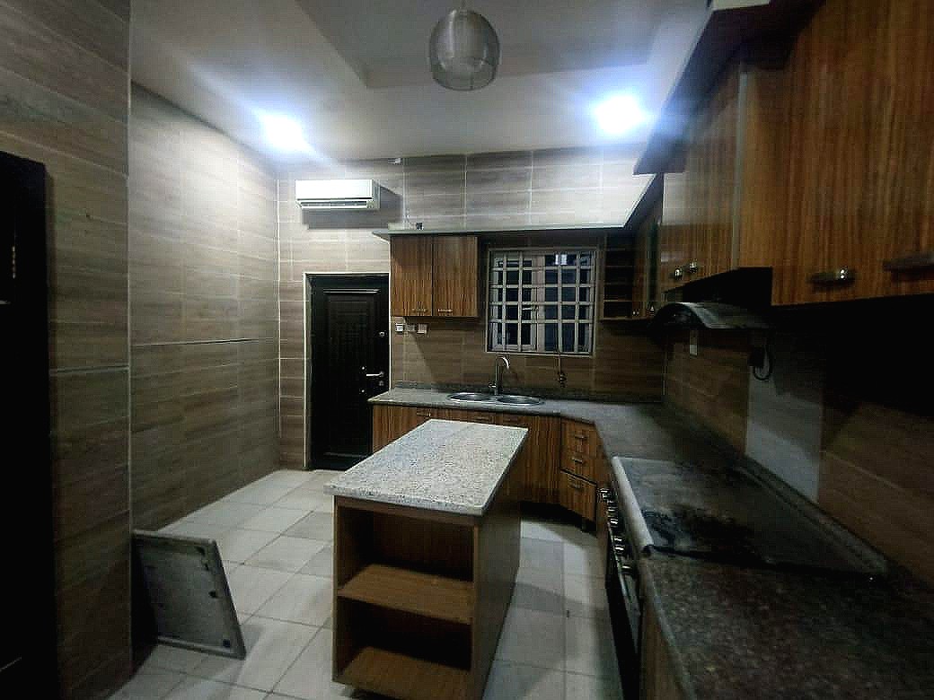 4 bedroom semi detached + bq — photo 8