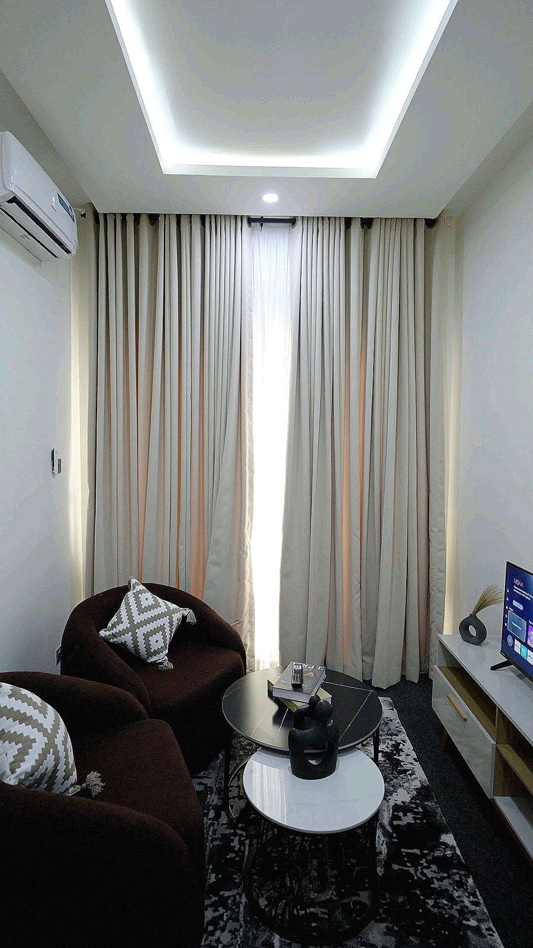 Crowned Comfort: 2 Bedroom Duplex | Pool & Gym, Lekki — photo 4
