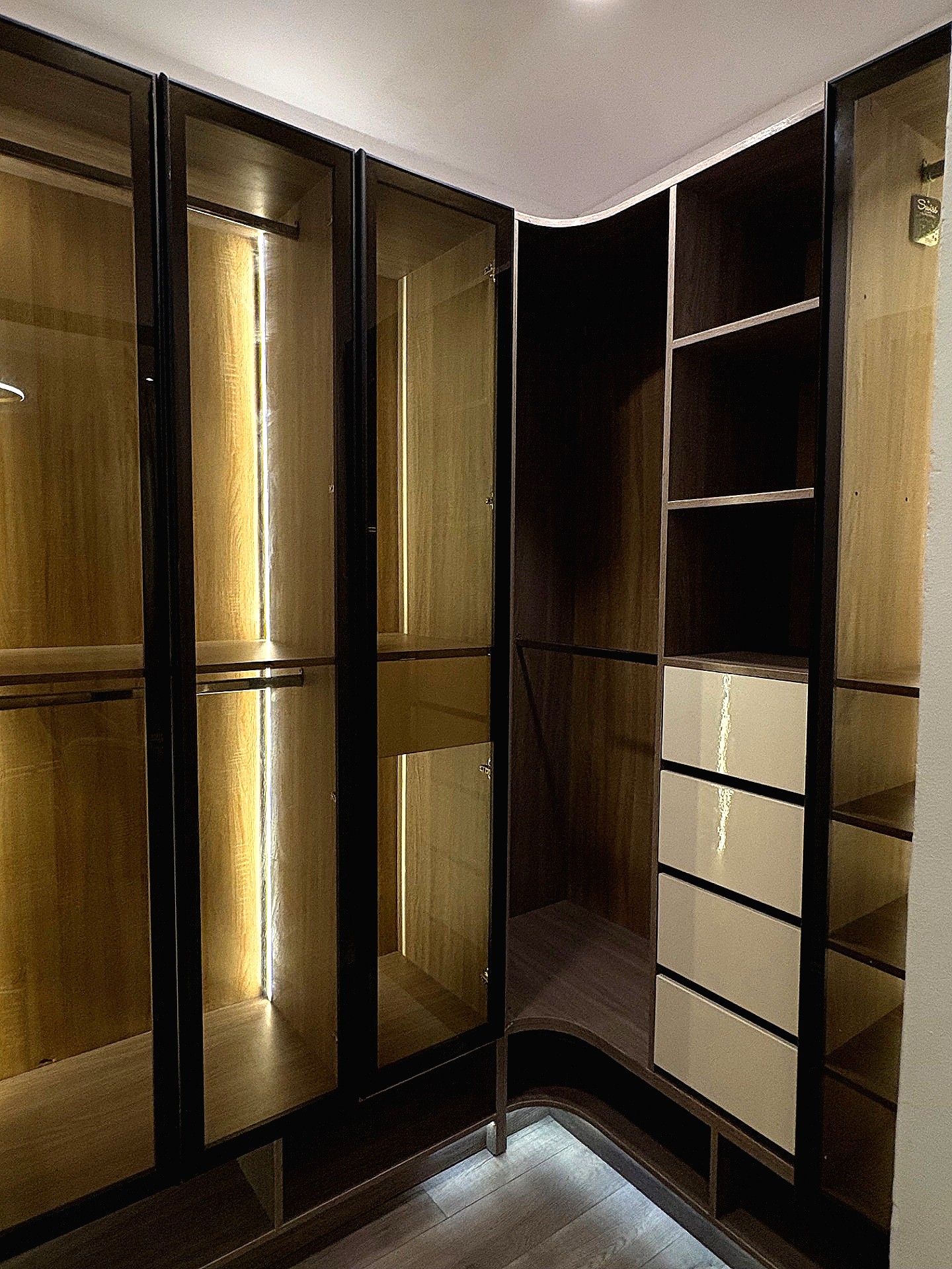 Aura & Autonomy: The Ikate 2Bedroom Creative Suite — photo 8