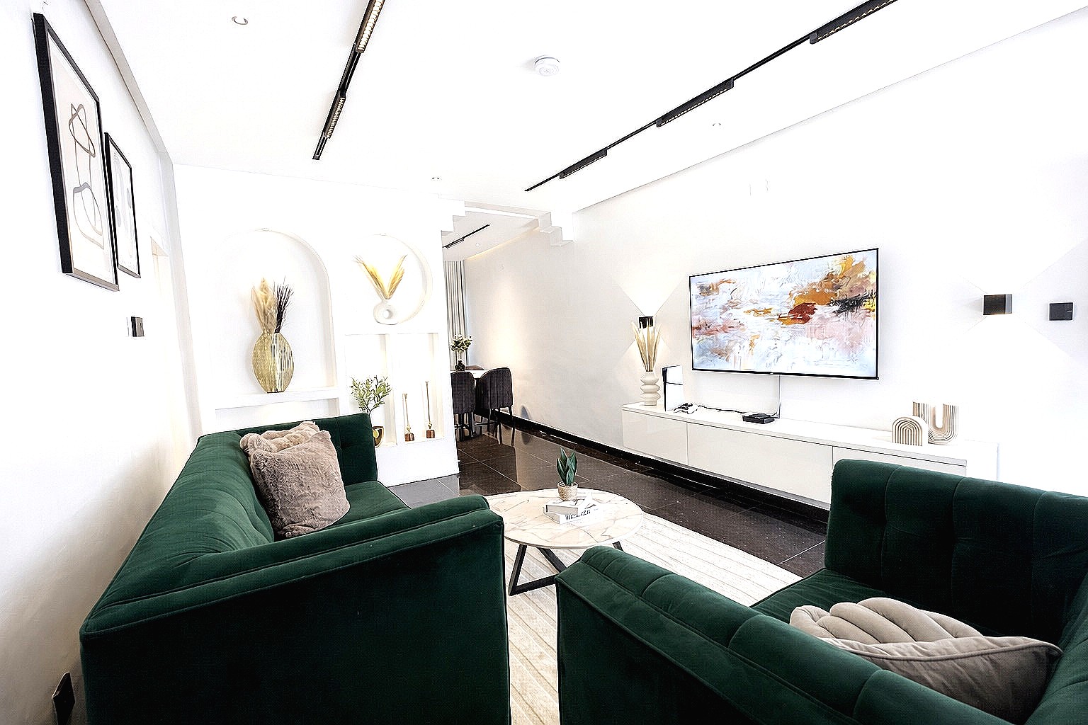Luxury Living: 2 Bedroom with 24/7 Power, in Ago Palace — photo 2