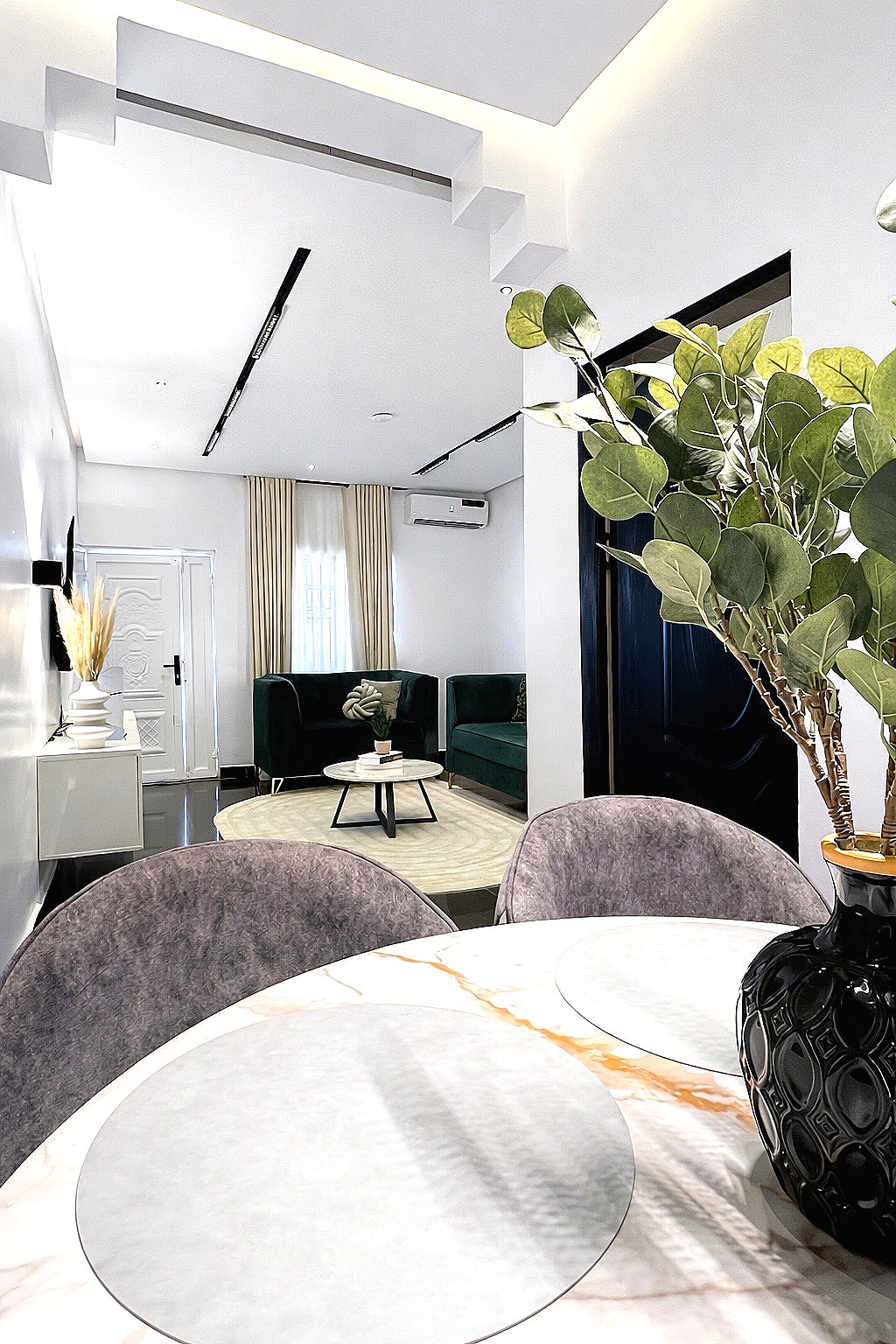 Luxury Living: 2 Bedroom with 24/7 Power, in Ago Palace — photo 4