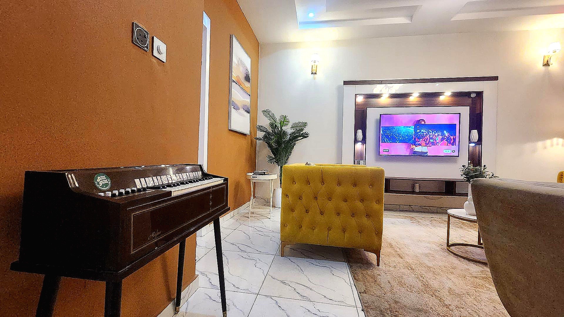 Luxury 4Bedroom Duplex for Film & Production, Orchid Road — photo 3