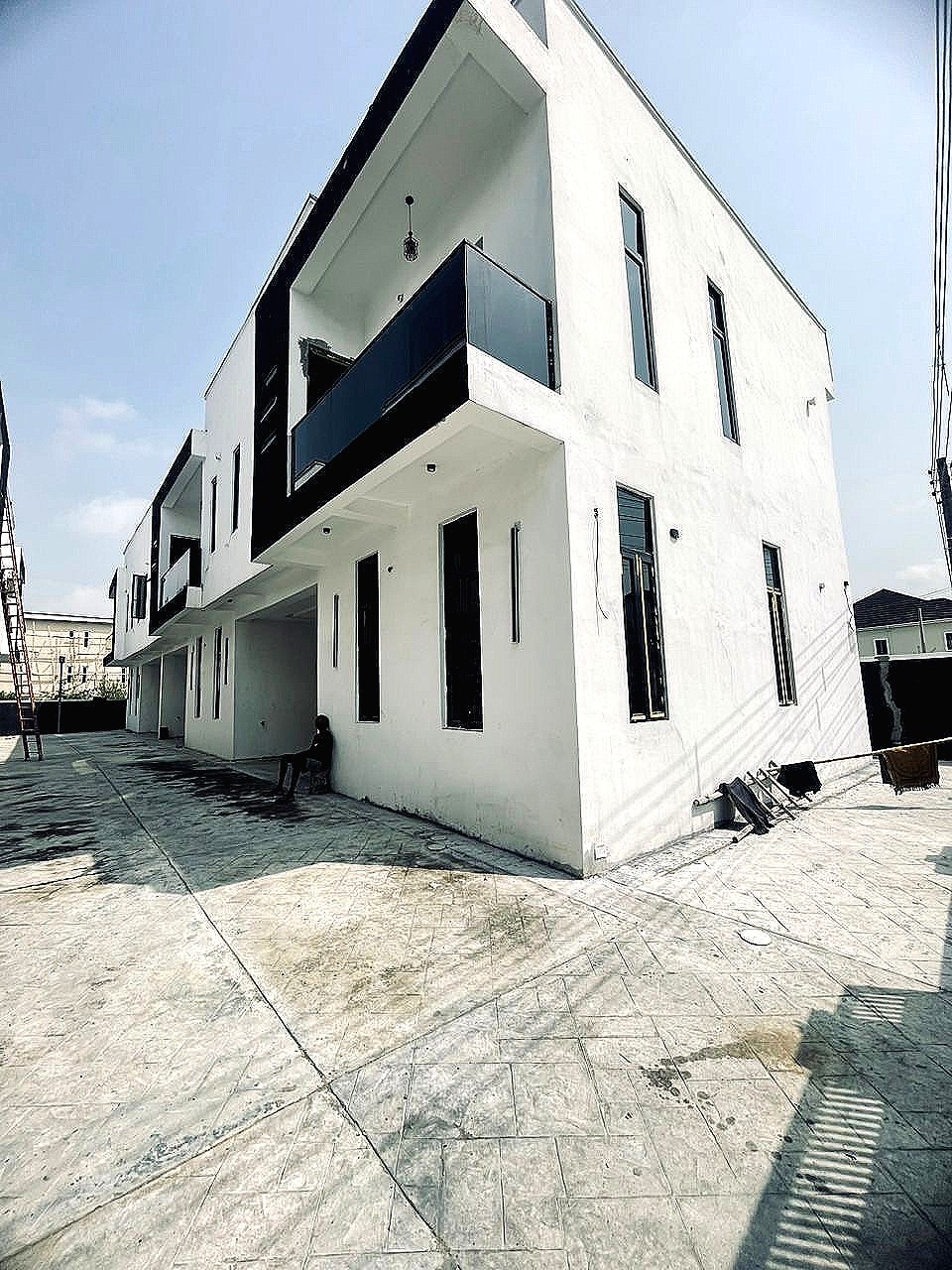 Spacious 4-Bedroom Luxury Duplex, General Paint Ajah — photo 2