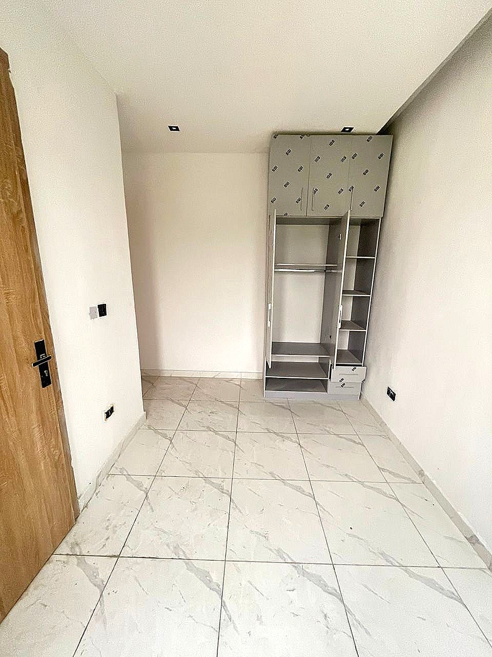 Spacious 4-Bedroom Luxury Duplex, General Paint Ajah — photo 4