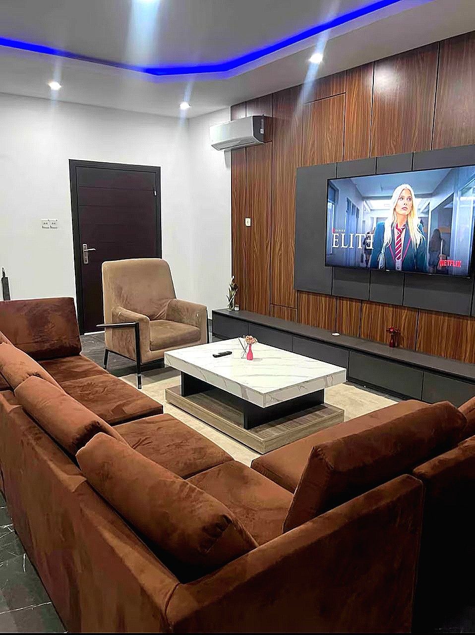 The Dufferin Apartment- Luxury 3-bedroom in Ikoyi — photo 1