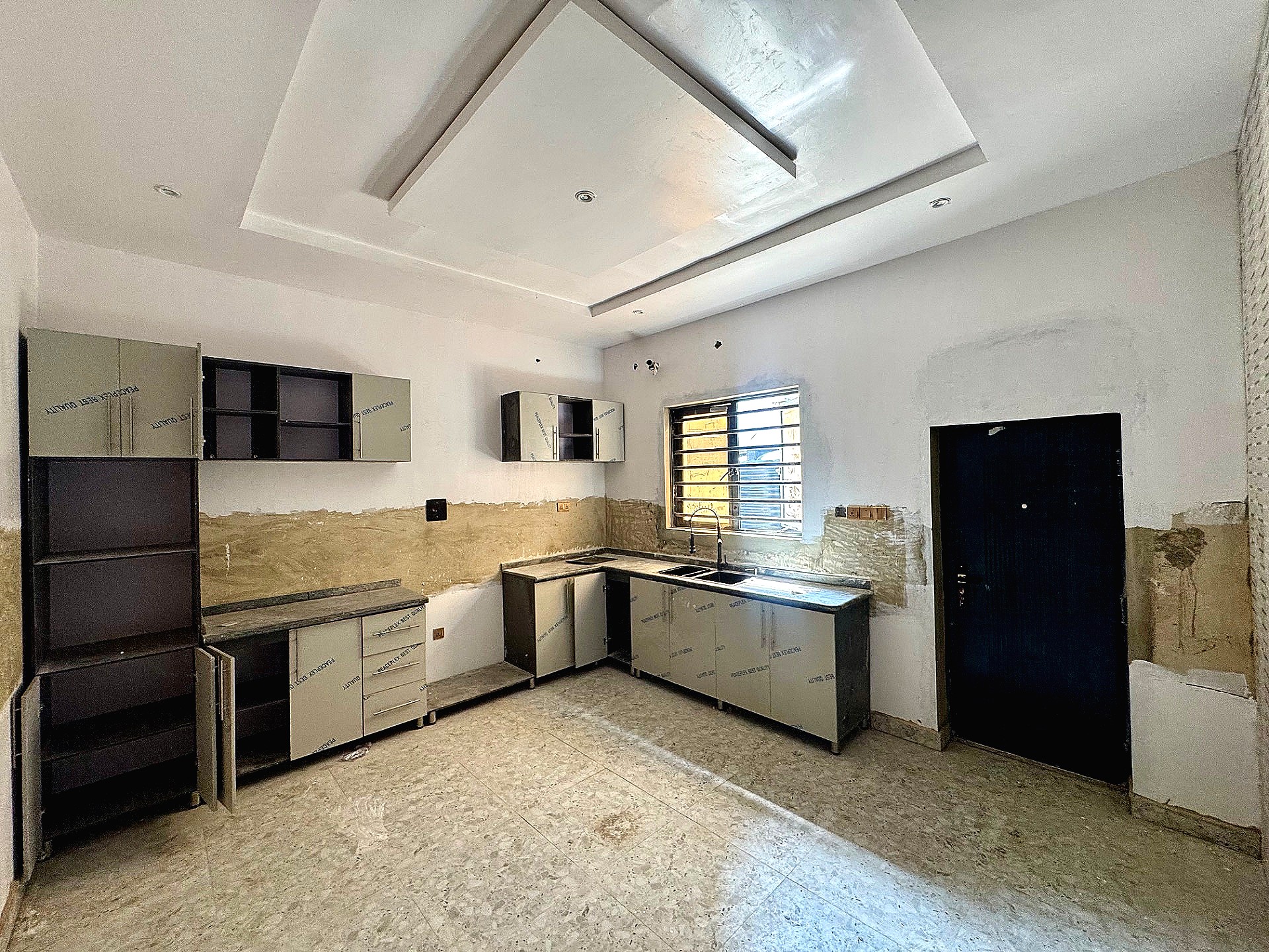 Luxury 4bedroom Apartment with BQ in Lekki Phase 1 — photo 2