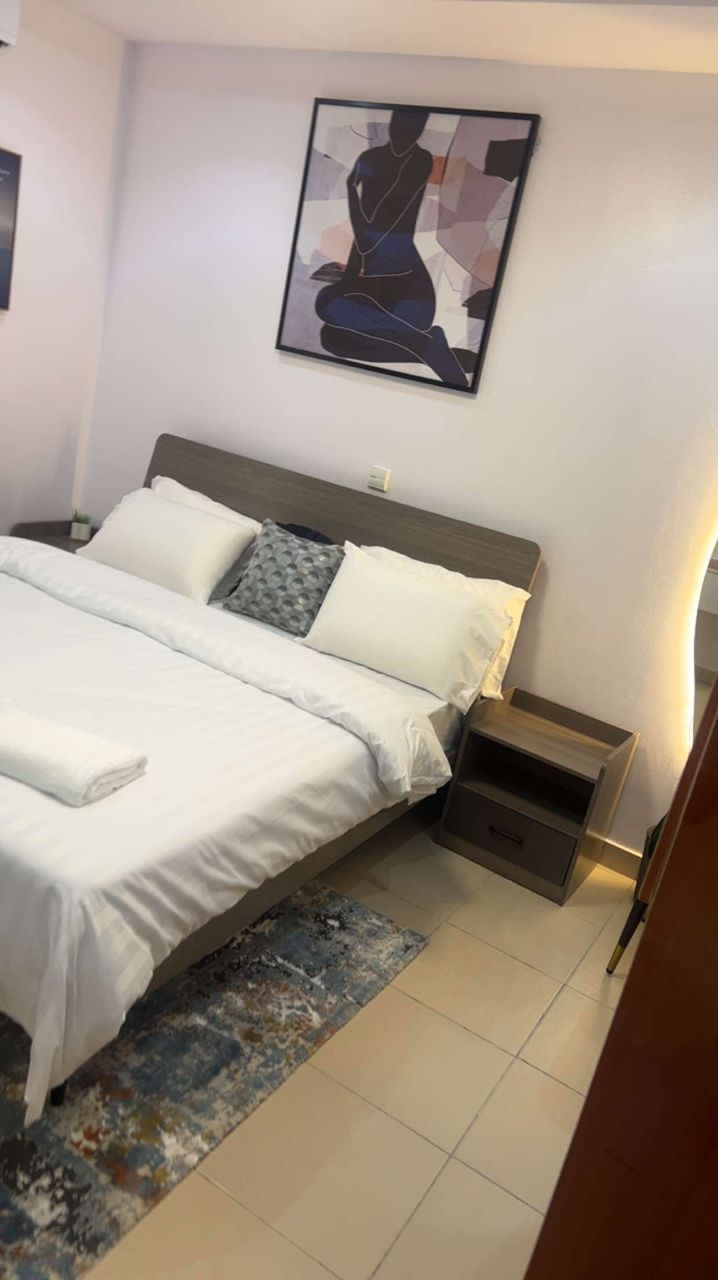 Modern 3-Bedroom Apartment | Osapa, London β photo 2