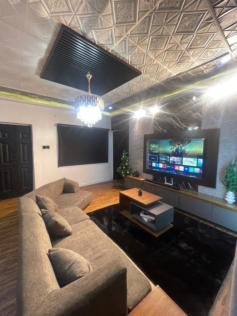 Lekki Phase 1: Cozy 2-Bedroom Off Admiralty Way — photo 4